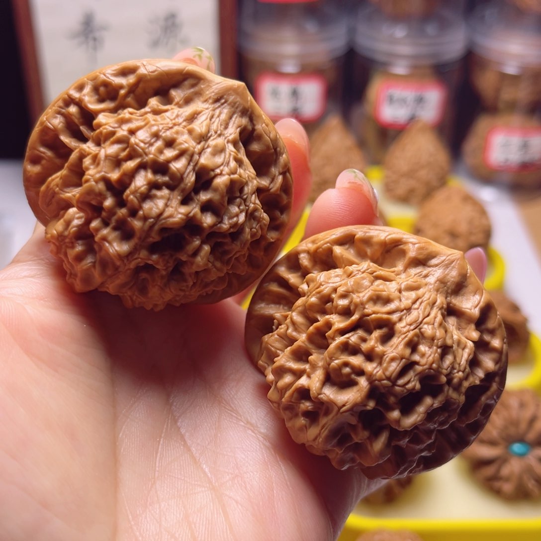 文玩核桃吊坠肉麒麟官帽