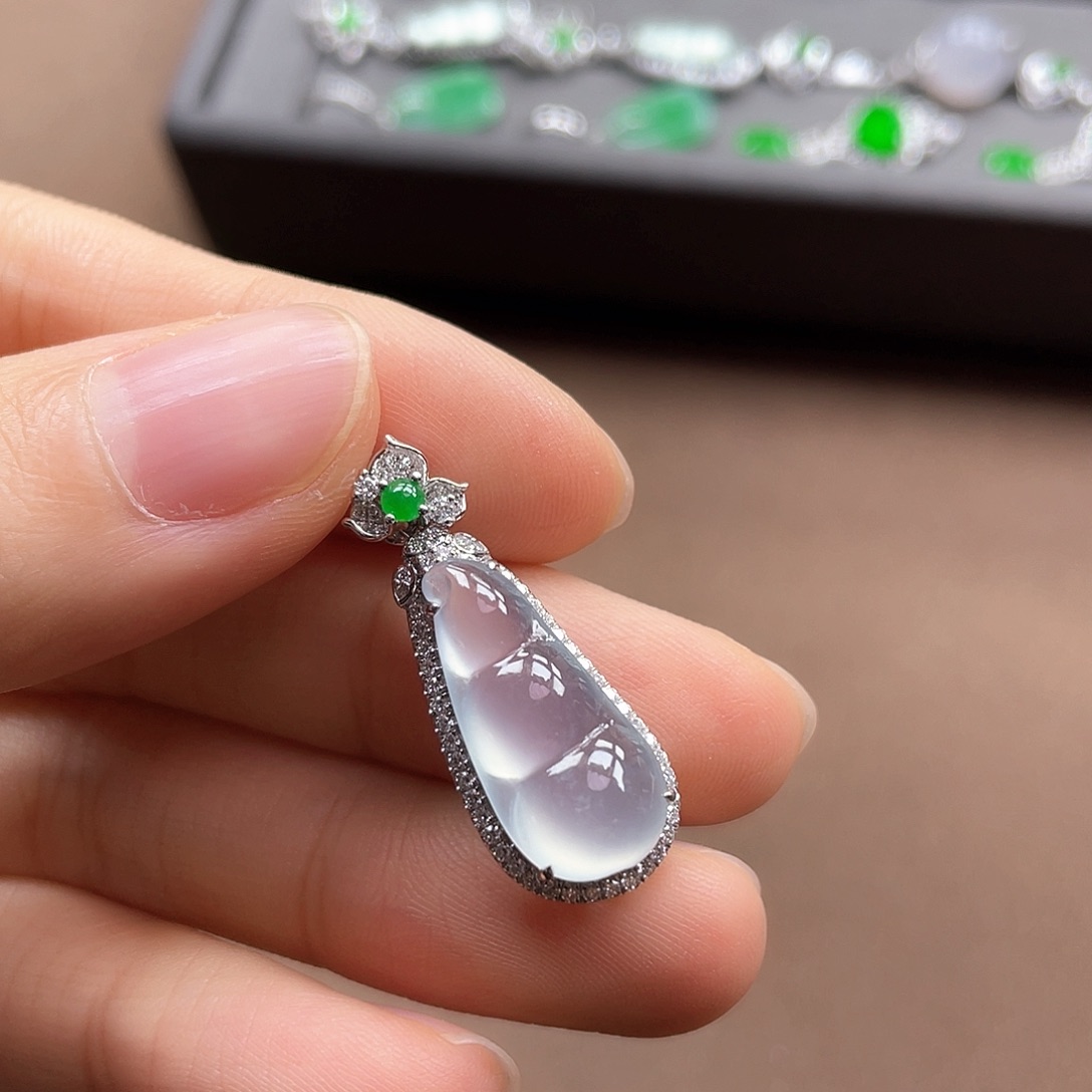 翡翠戒指18K金镶嵌福豆