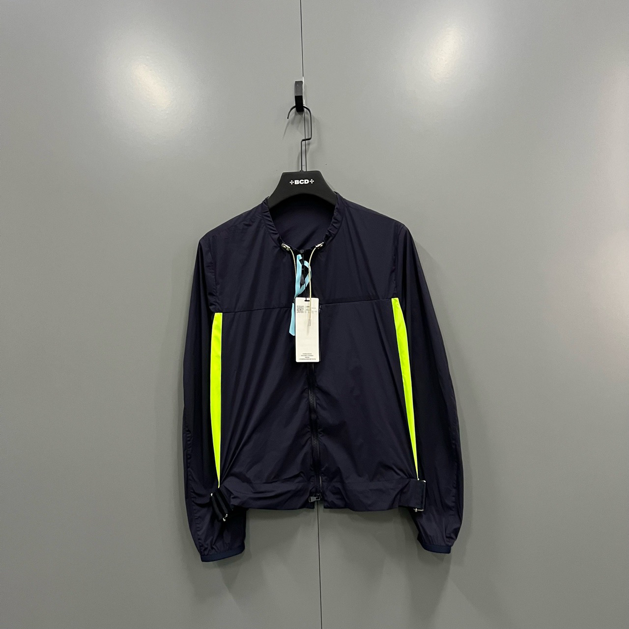 95新 LouisVuitton/路易威登 （ll） lv 拼色领口抽绳外套 46码