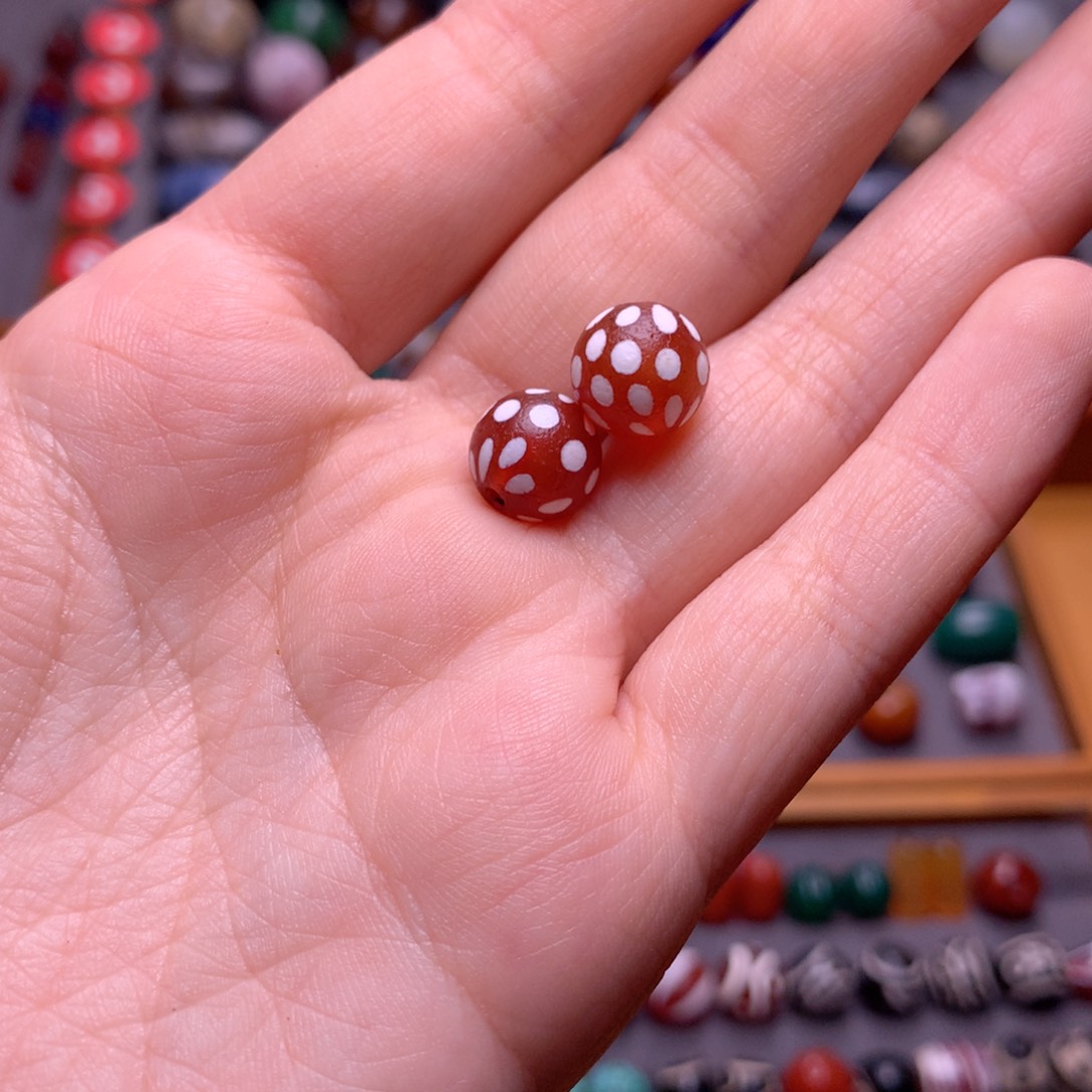 玛瑙/玉髓颈饰未镶嵌****?