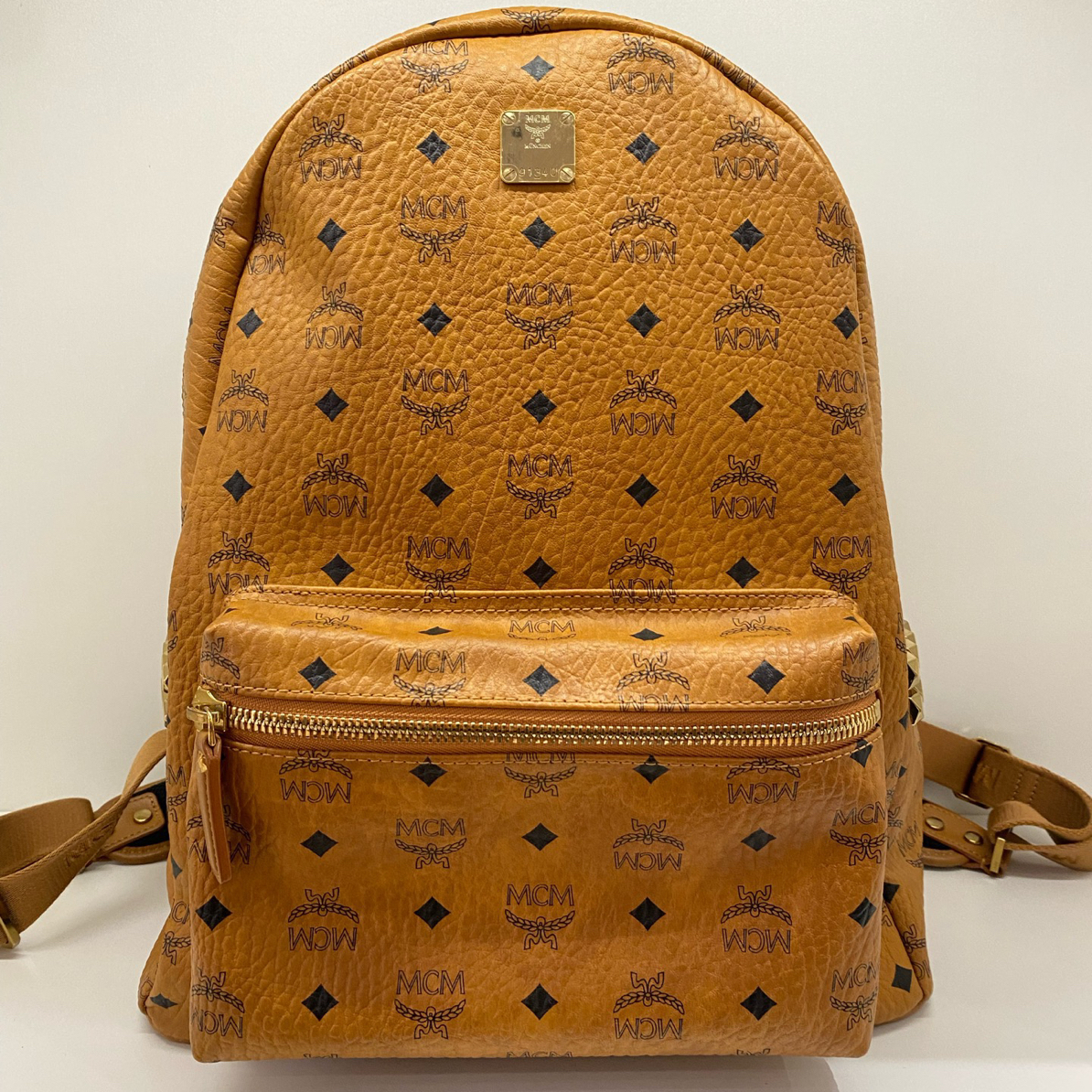 99新 MCM 经典干邑色双肩包 中号 新款皮质内里！无敌百搭实用