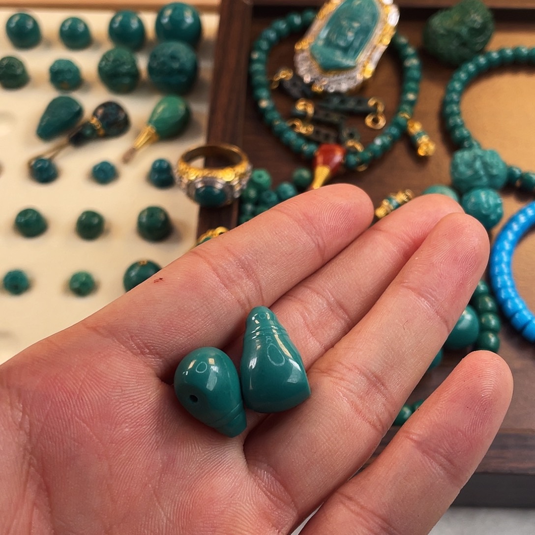 宏***伟绿松石未镶嵌挂件