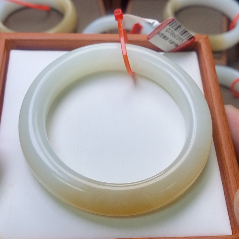 【闪购商品】未镶嵌手镯和田玉上****)