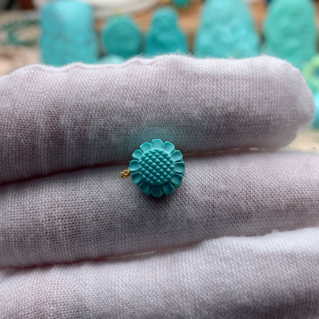 绿松石颈饰未镶嵌