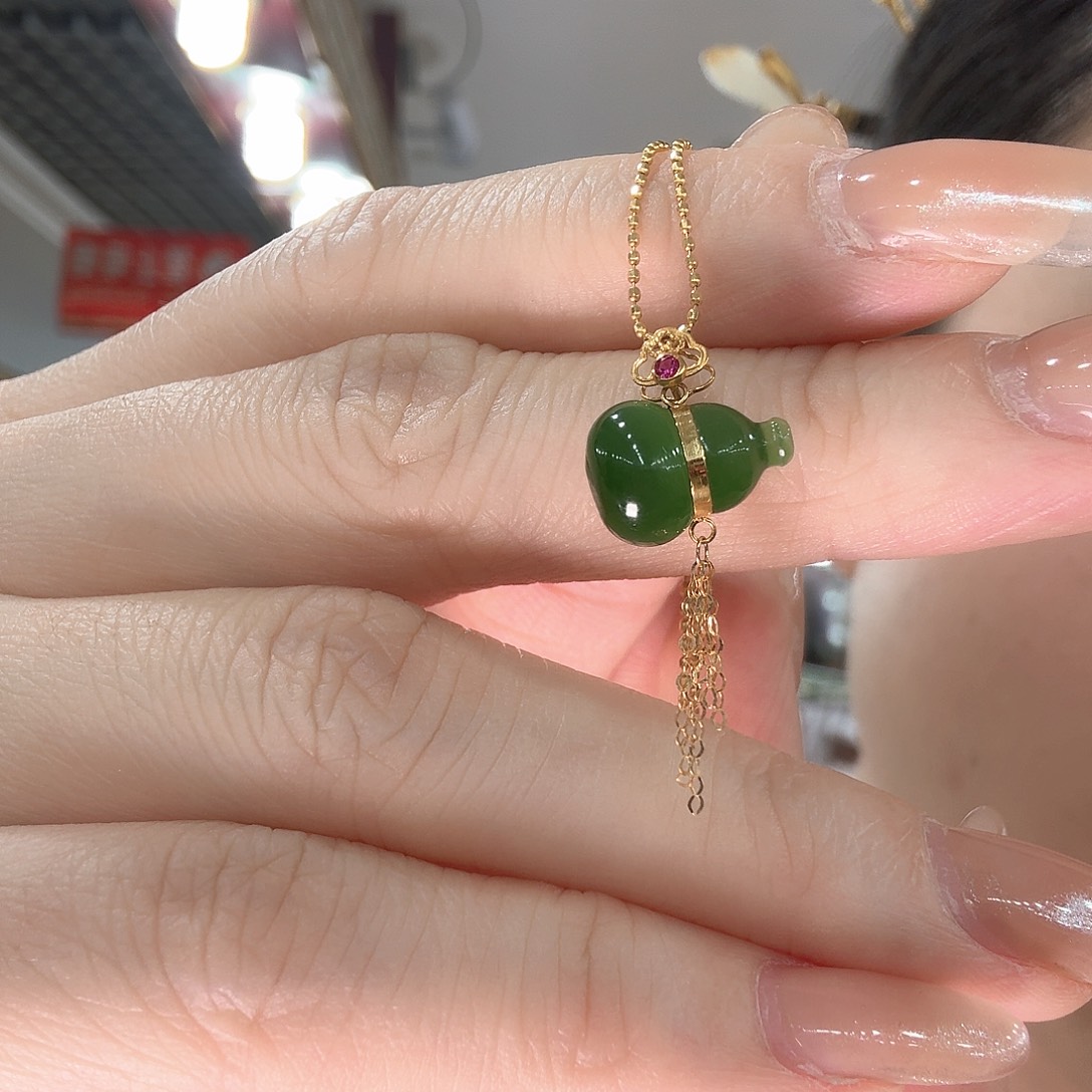 和田玉吊坠(不含链)18K金镶嵌