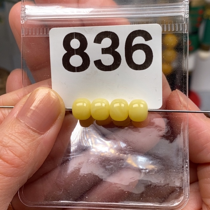 奔***霸蜜蜡未镶嵌裸石8*2
