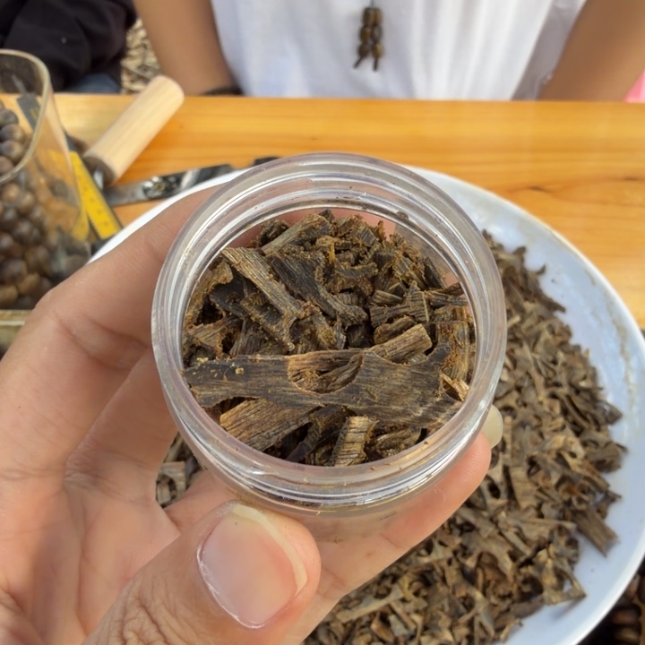 沉香碎屑沉香10克沉水碎料多样性发一