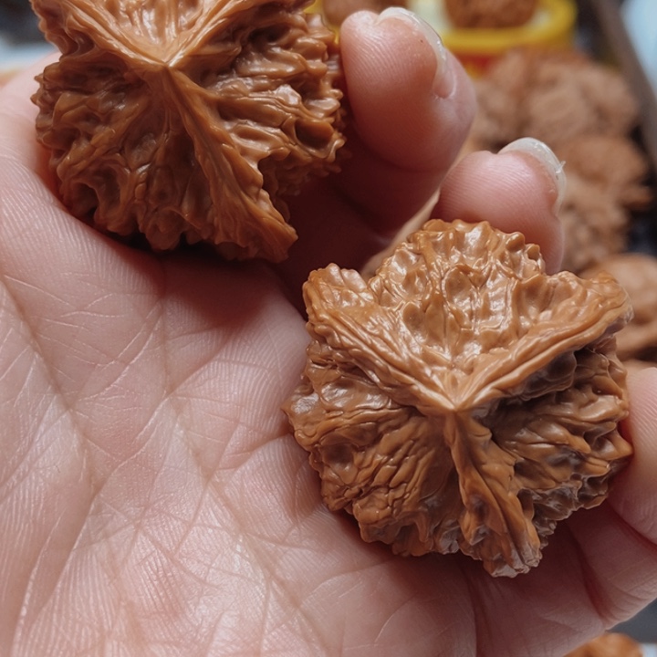 劉***麣手串文玩核桃盘山三