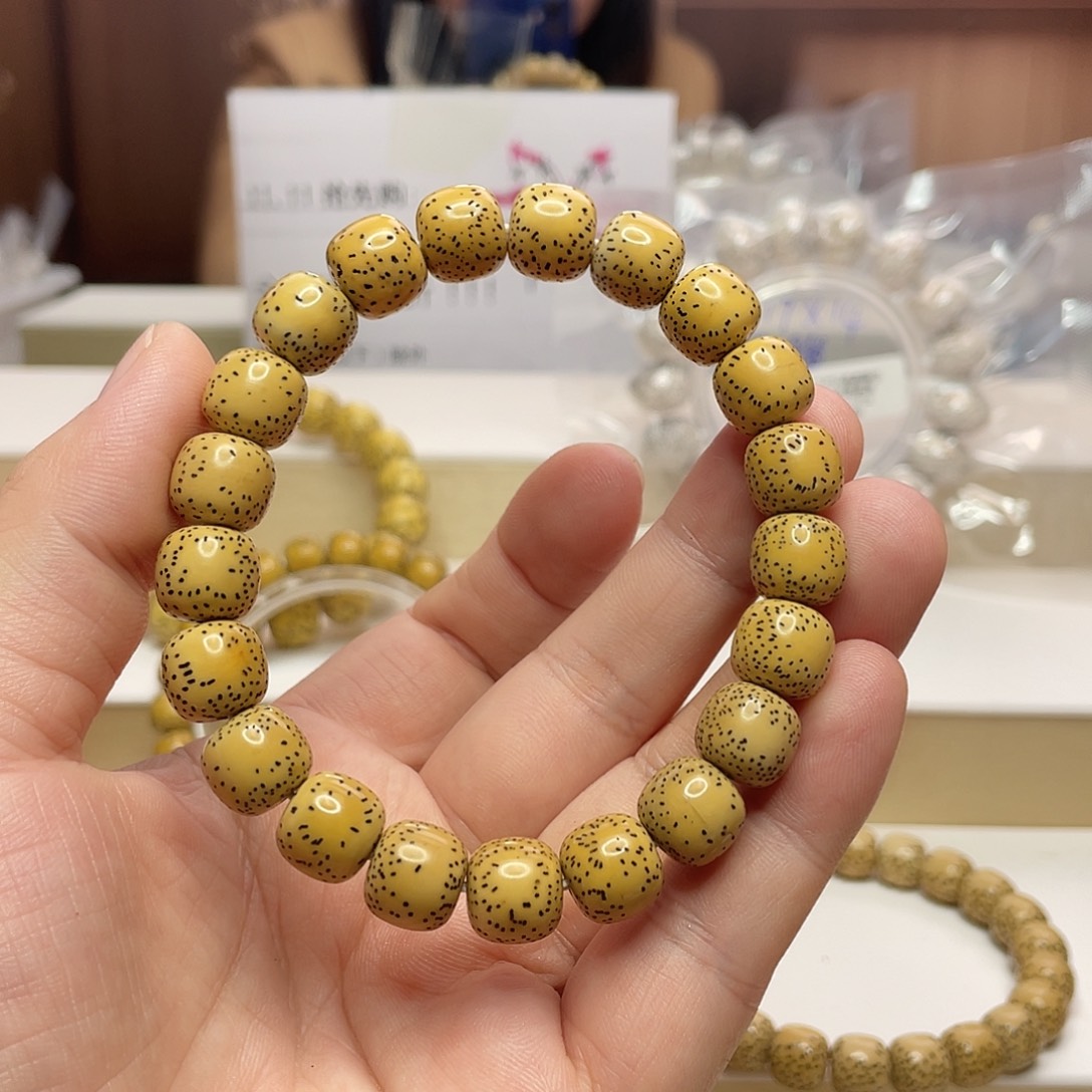 迪****吊坠星月菩提11/10原生态鸡油黄单圈