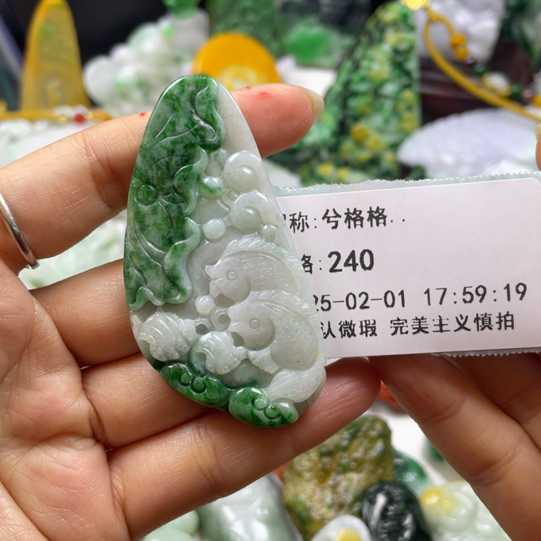 翡翠颈饰未镶嵌兮***.牌子