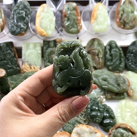 和田玉未镶嵌挂件