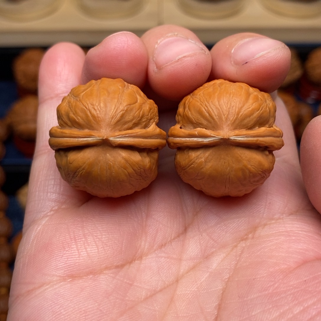 文玩核桃把件手捻光头板栗