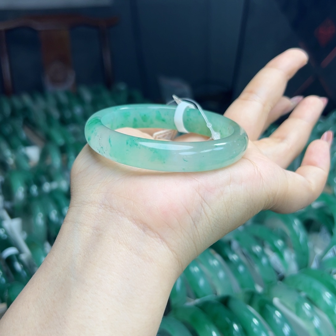 石英质玉手镯未镶嵌56