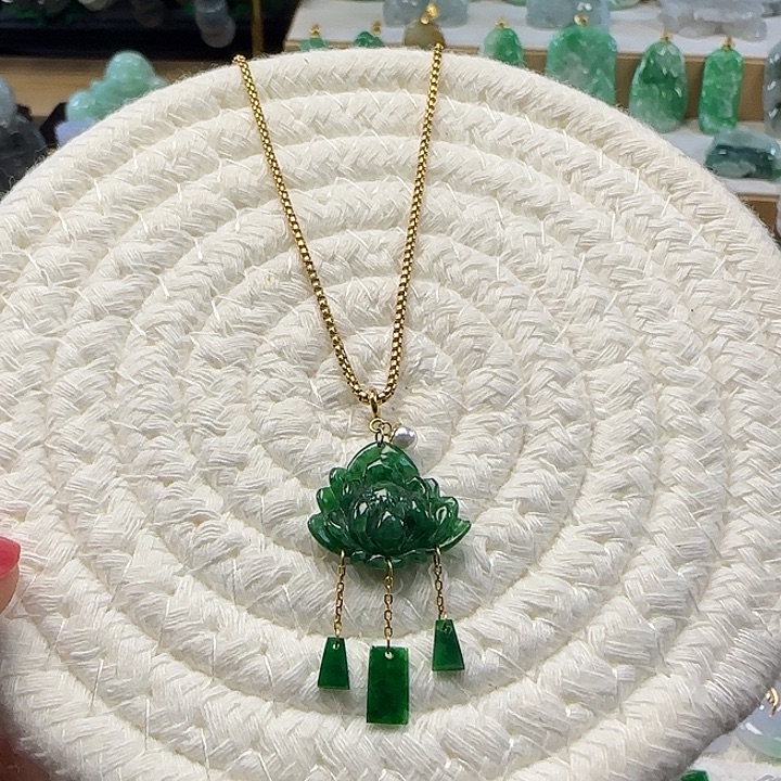 颈饰未镶嵌翡翠绿荷花