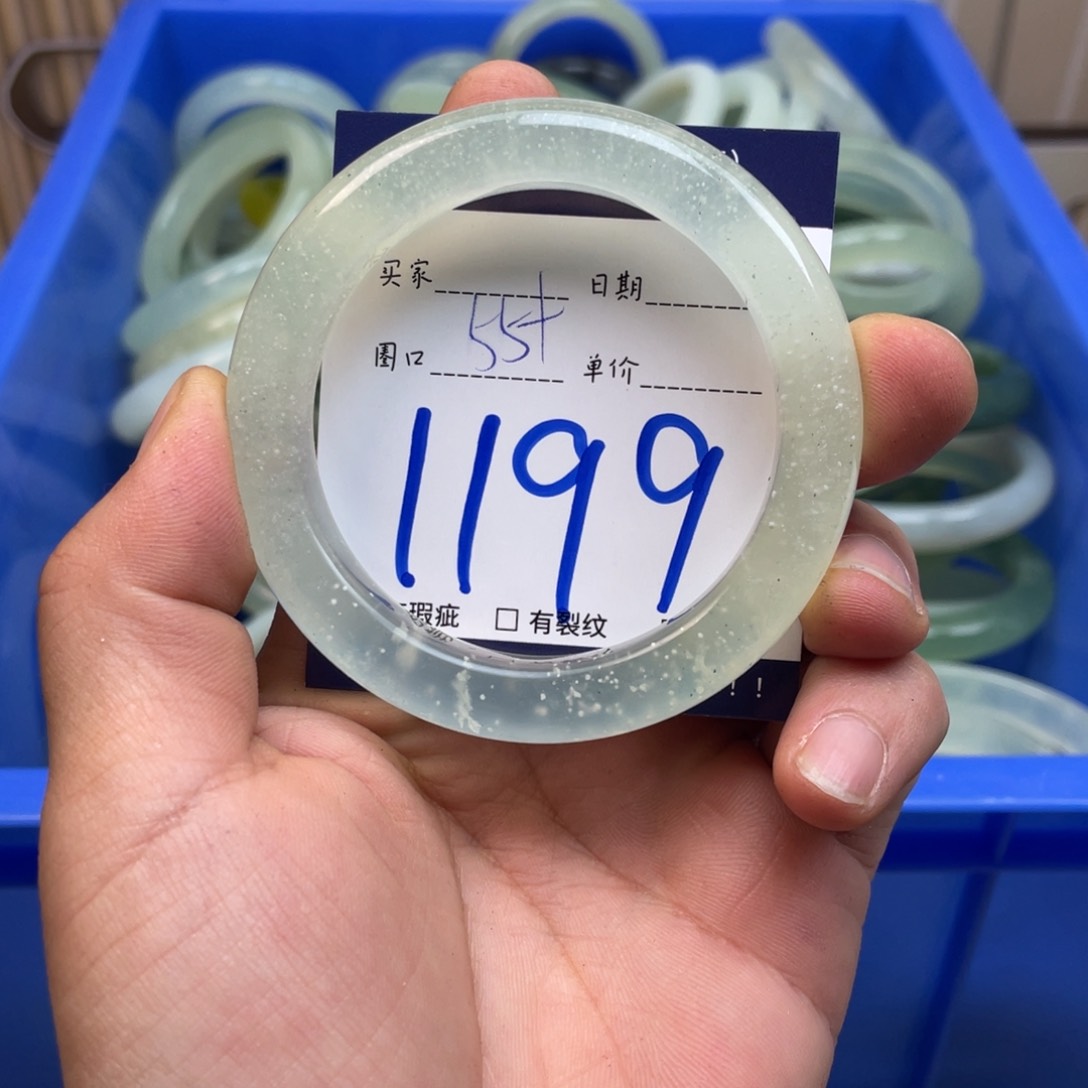 岫玉手镯手镯未镶嵌