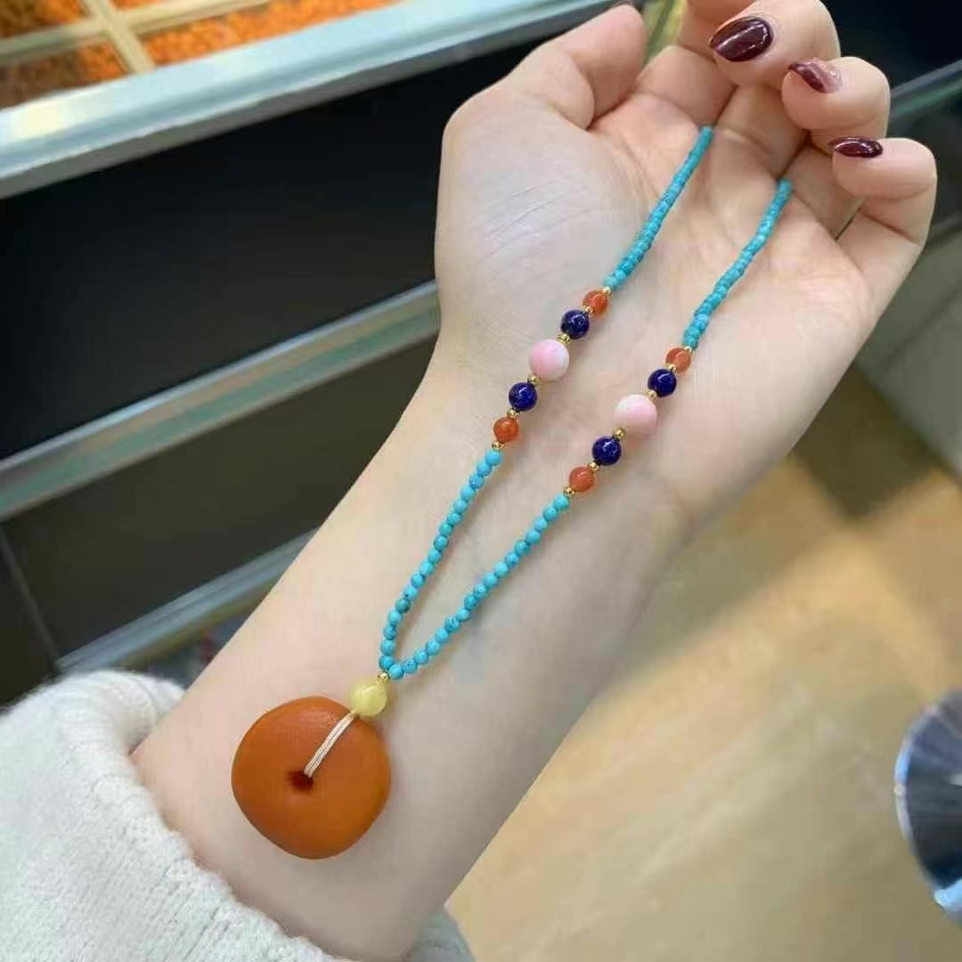 K1086设计款老蜡扣子脖挂 24*23.8*11mm 11.5g