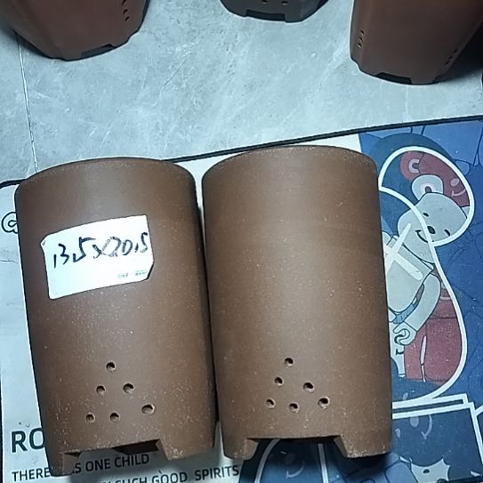 紫砂大笔筒两个微瑕