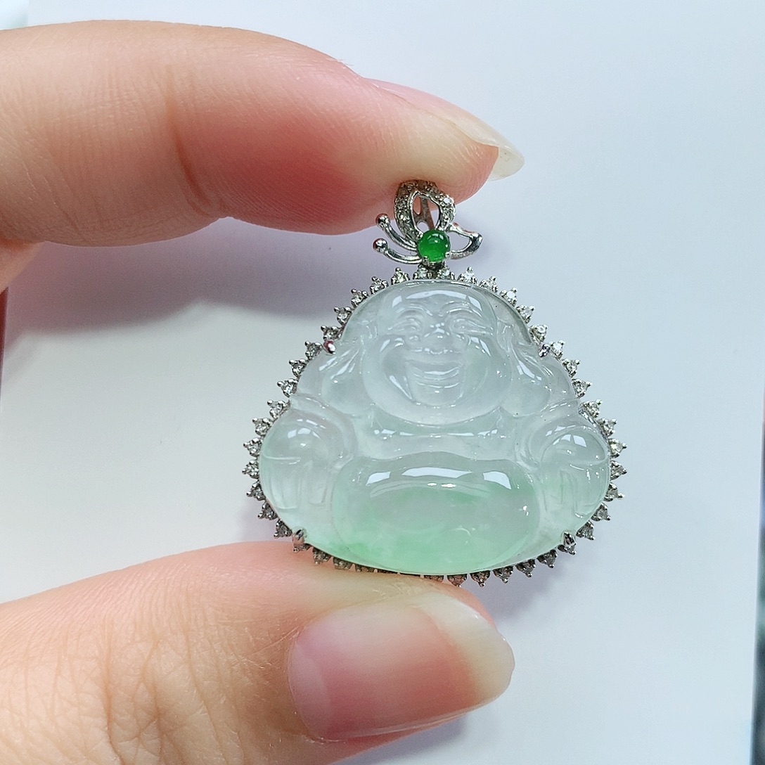 翡翠18K金镶嵌颈饰佛