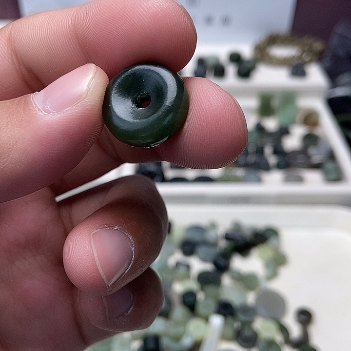 每***心和田玉未镶嵌颈饰