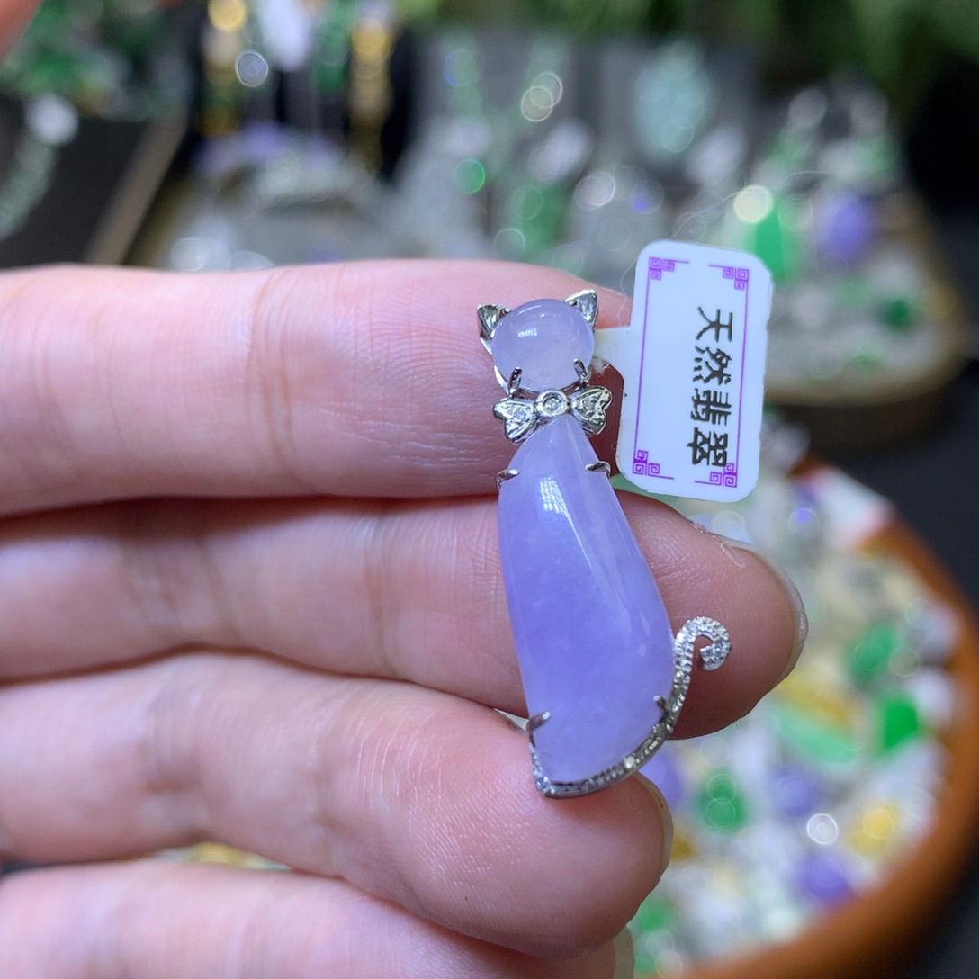 颈饰18K金镶嵌翡翠