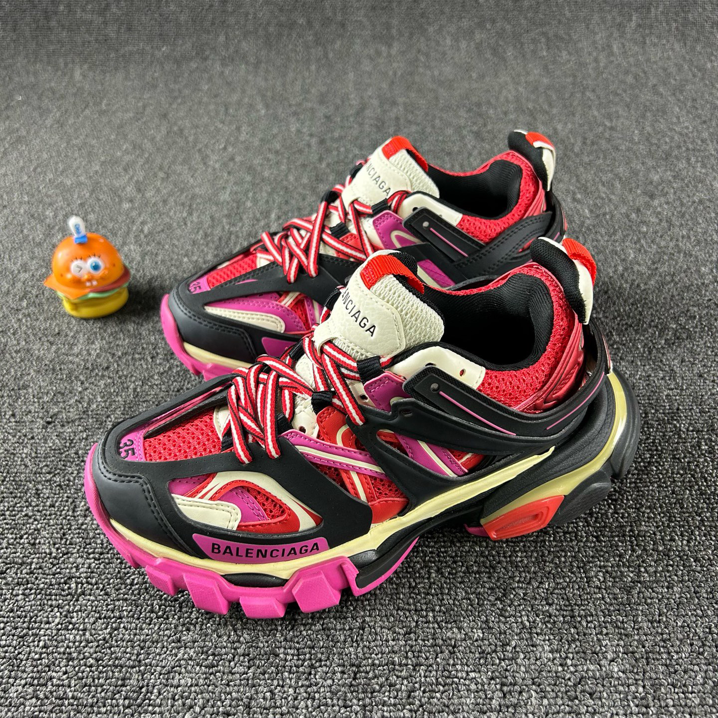 未使用 Balenciaga/巴黎世家 Track黑红老爹鞋35码HB5060