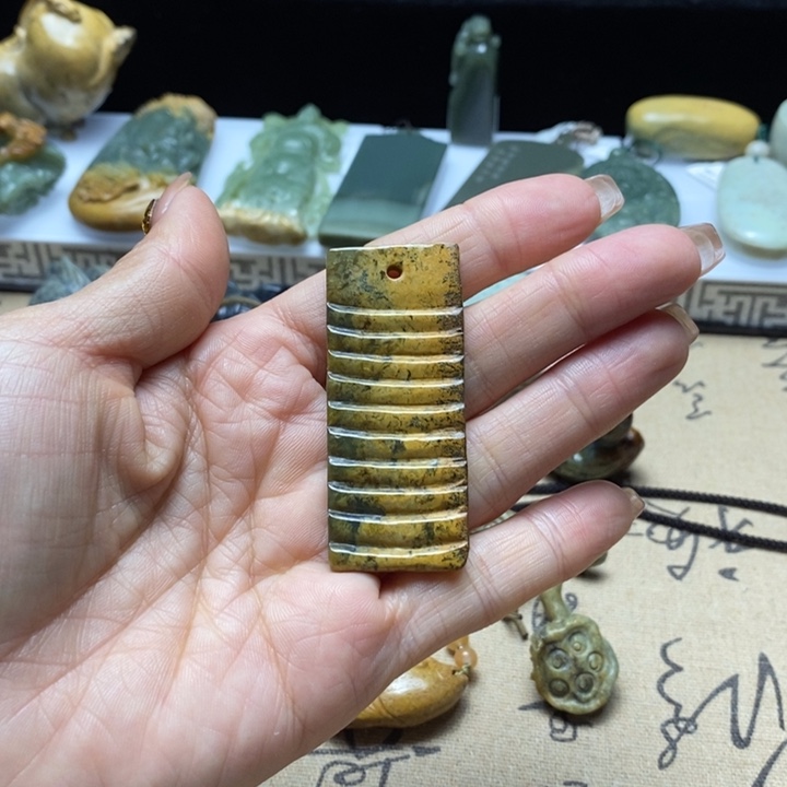 透闪石质玉手把未镶嵌