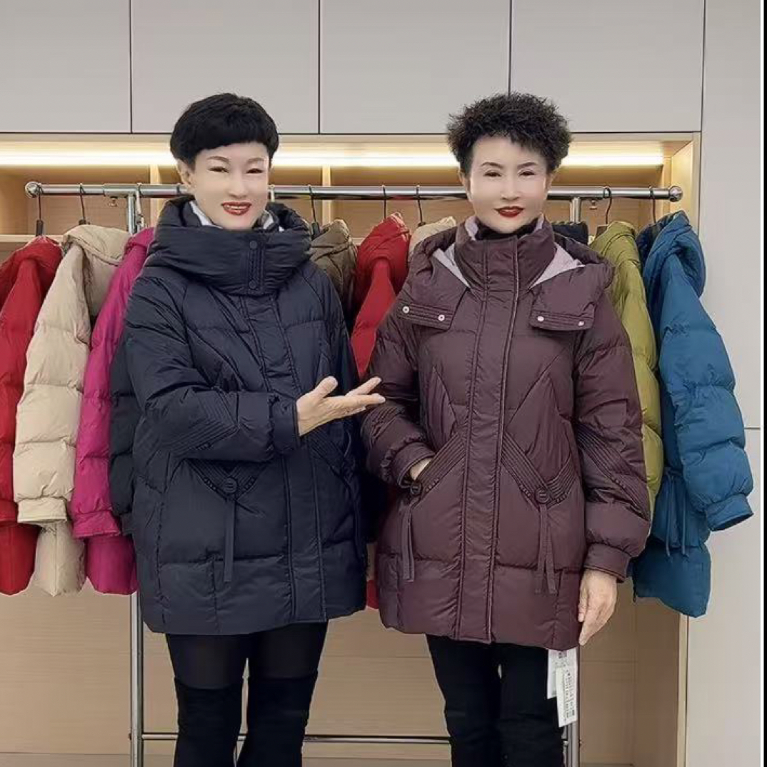 冬季新款白鸭绒18中款连帽休闲中老年女士保暖大衣