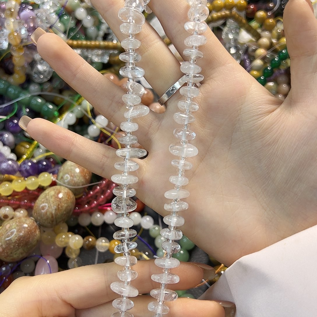 玛瑙/玉髓未镶嵌珠宝半成品白水碎石一条