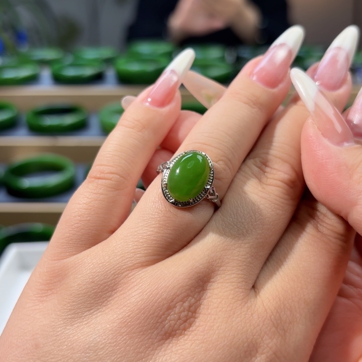 未镶嵌戒指和田玉