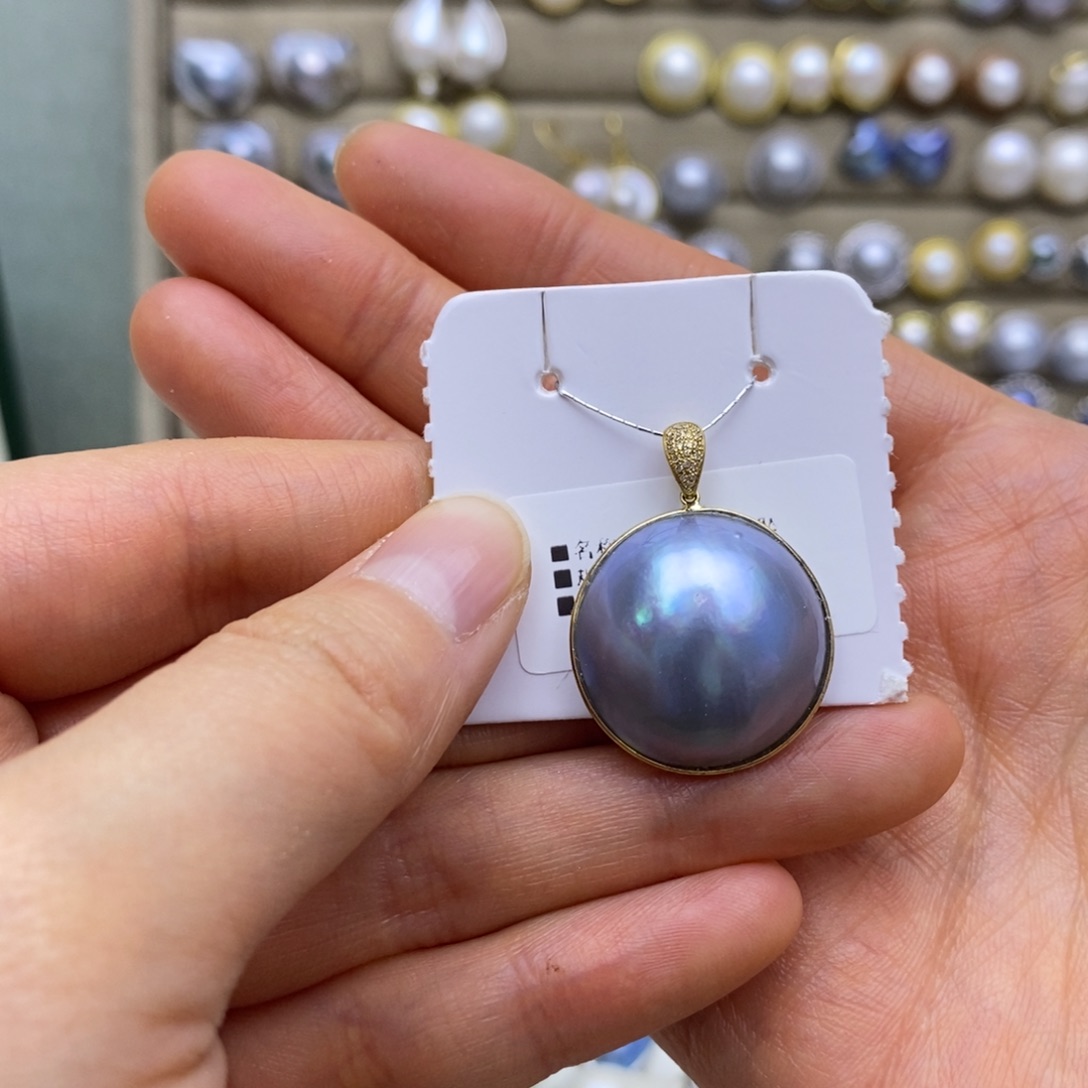 拼合珍珠（马贝珠）颈饰18K金镶嵌