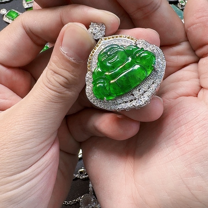 翡翠颈饰未镶嵌天然A货翡翠放漏