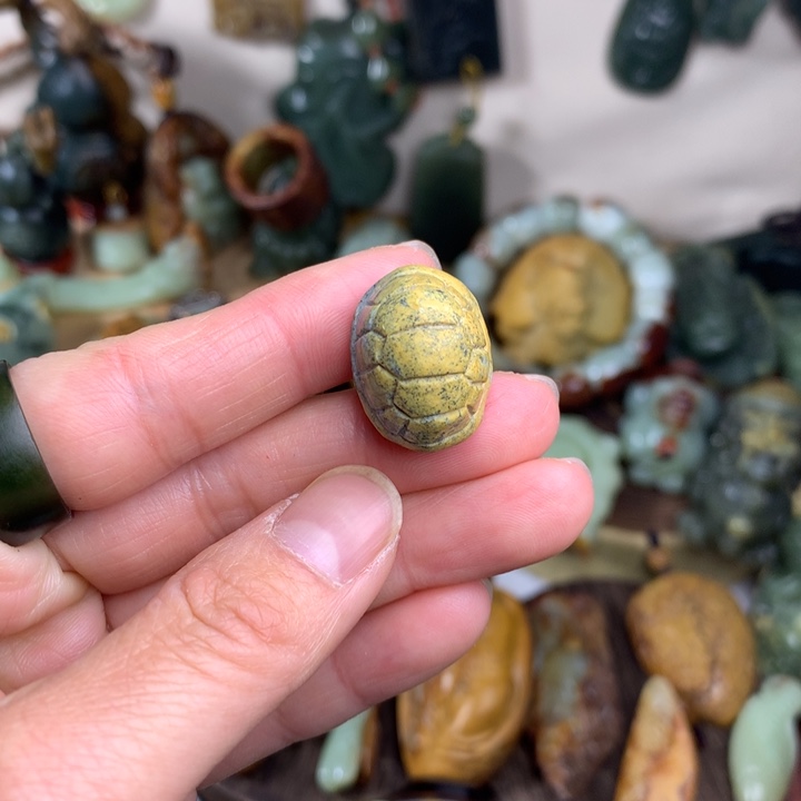 岫岩河磨玉（透闪石质玉）配饰未镶嵌