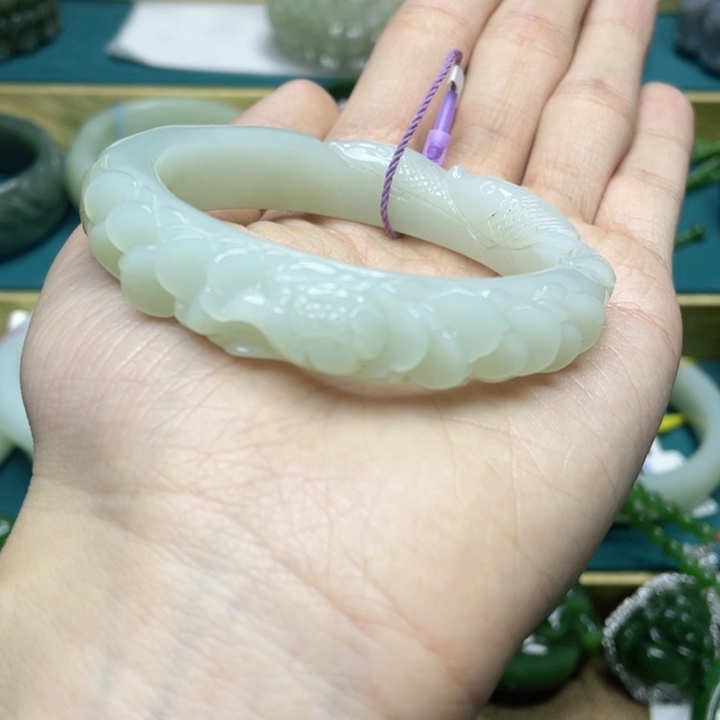 和田玉手镯55+圈口 编号95未镶嵌