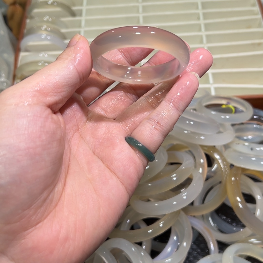 玛瑙/玉髓未镶嵌手镯48圈2.2