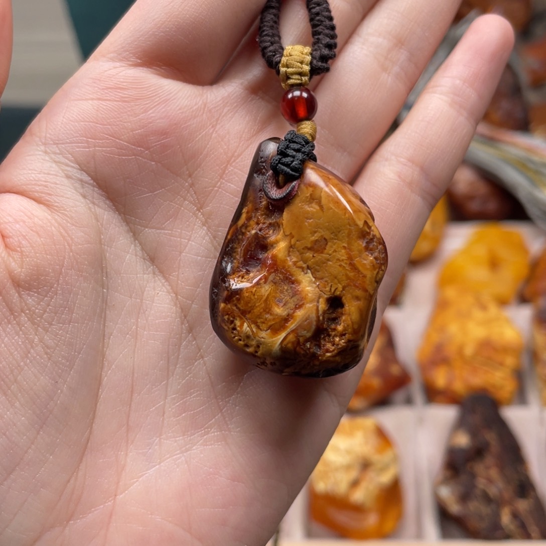 未镶嵌琥珀珠宝奇石