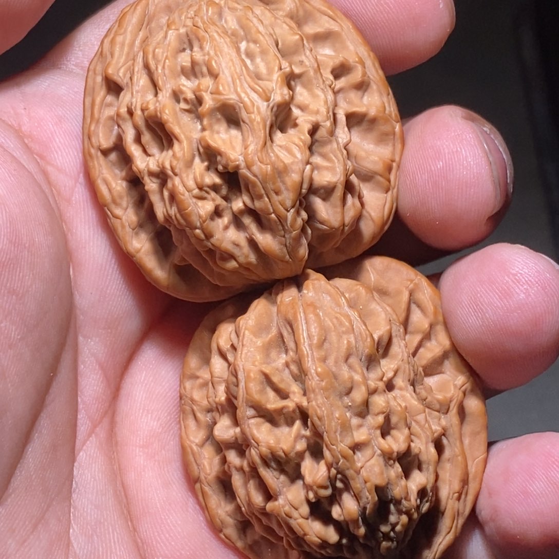 文玩核桃吊坠虎头