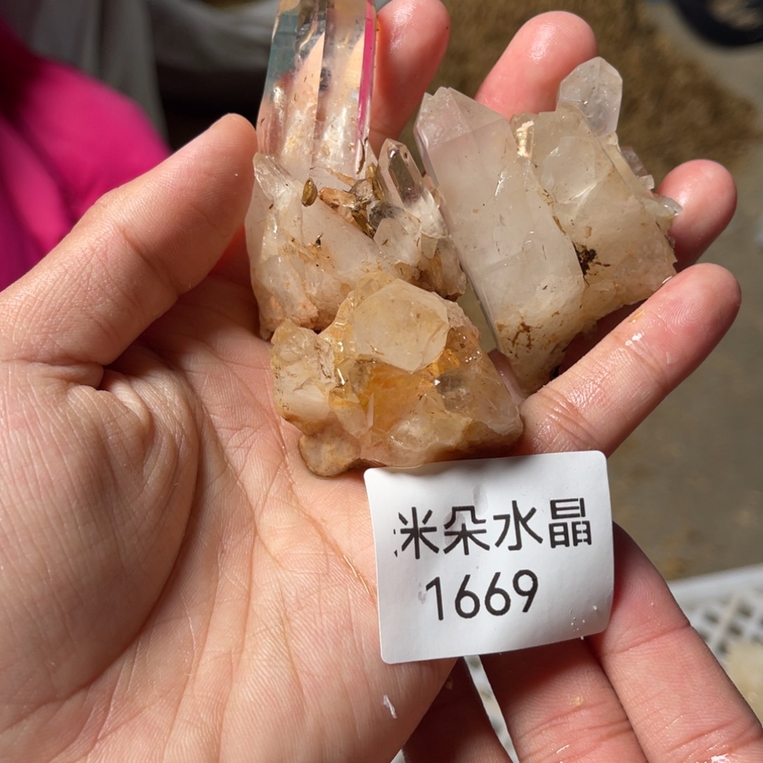 W***h水晶未镶嵌珠宝半成品水晶