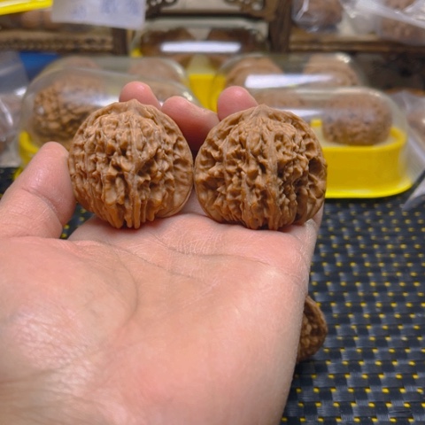 文玩核桃吊坠四座