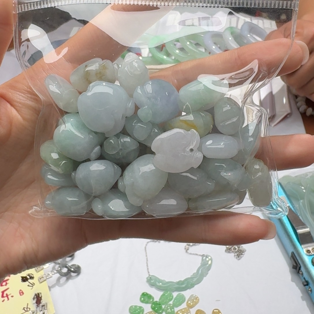未镶嵌挂件翡翠福利1个，不包邮，拍邮费发货