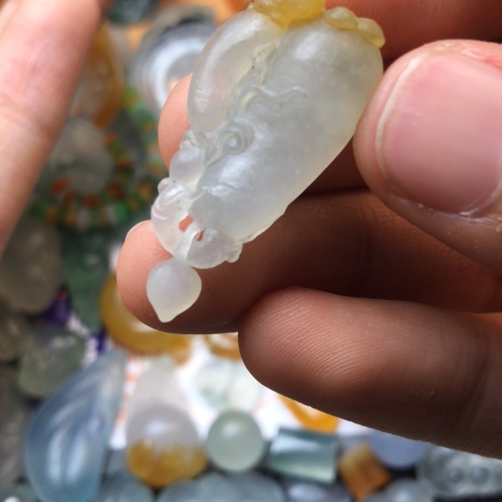 定制翡翠未镶嵌挂件