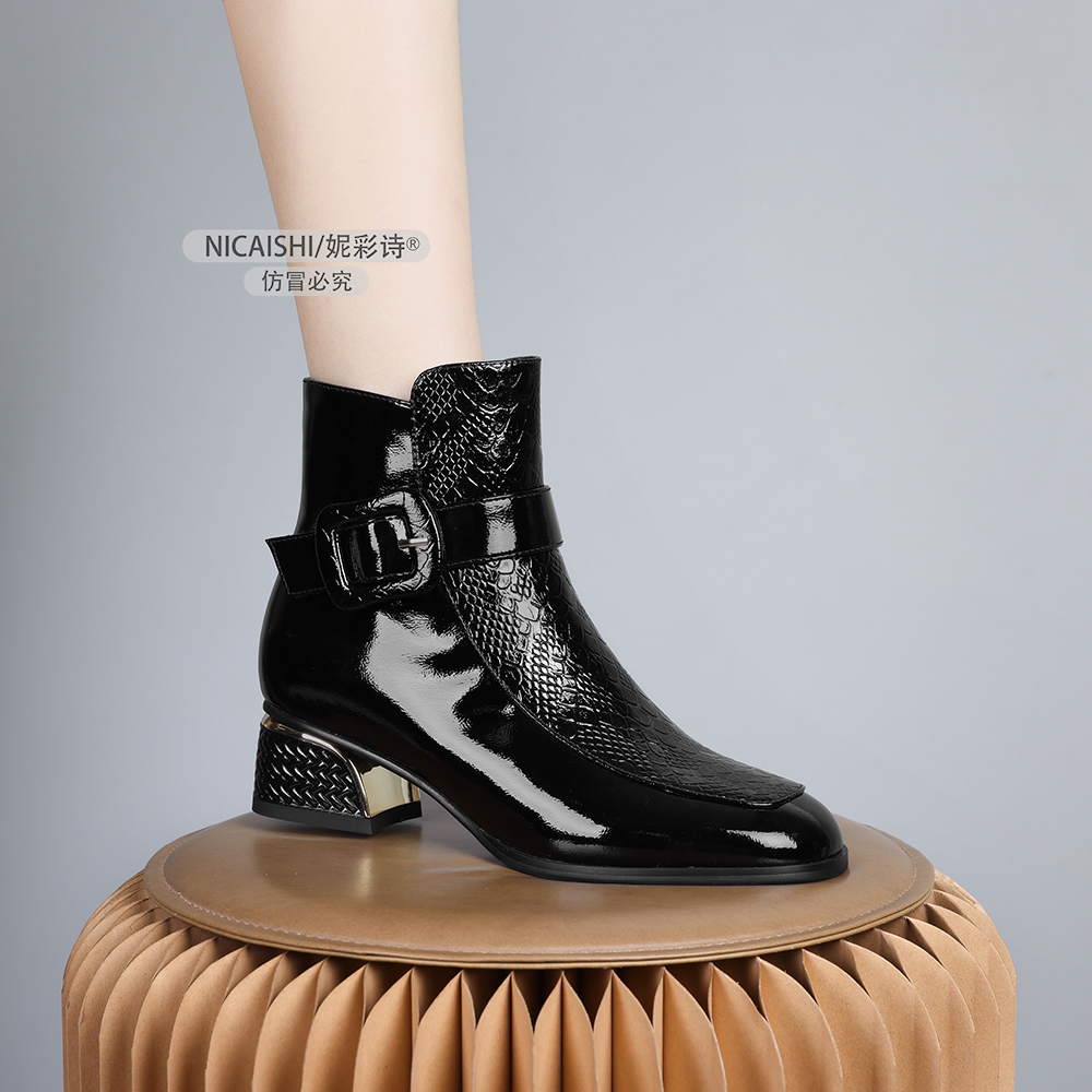 2025年新款欧美粗跟女短靴秋冬时尚裸靴黑色加绒通勤舒适百搭0588