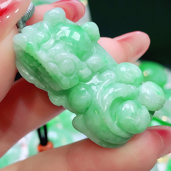 翡翠未镶嵌颈饰翡翠多样性发其一