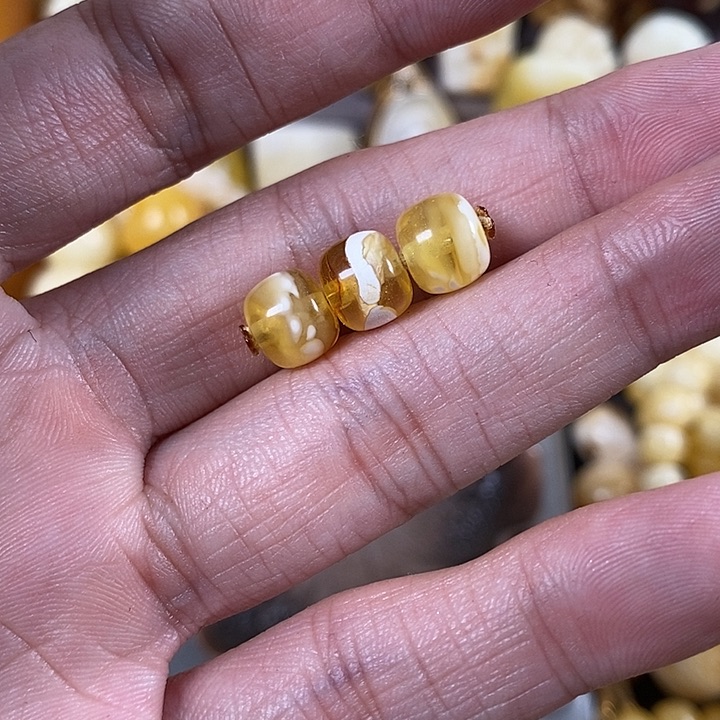 琥珀裸石未镶嵌我