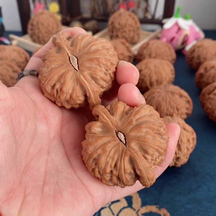 文玩核桃把件M**.白狮子46