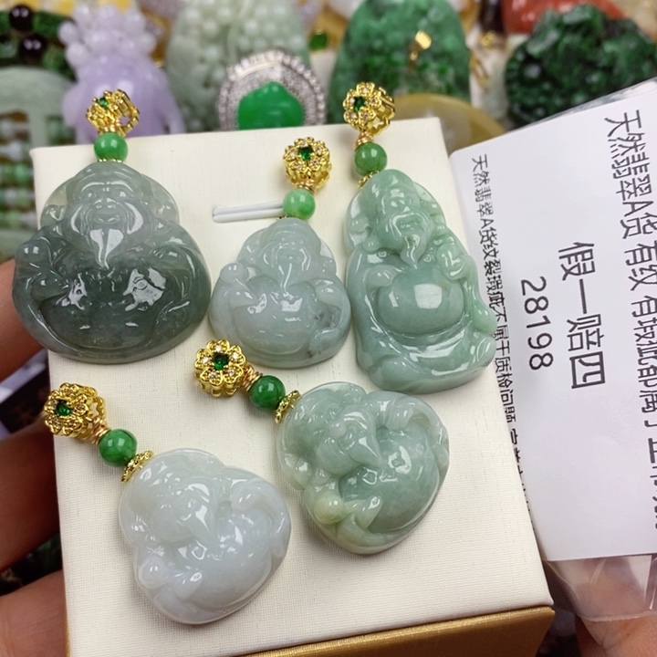 彩***姐吊坠(赠链)未镶嵌翡翠