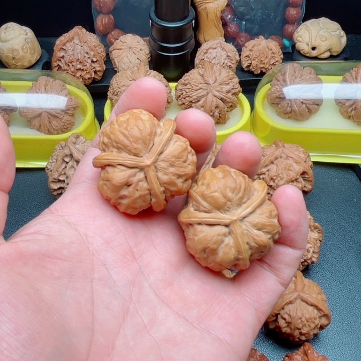 吊坠文玩核桃蛤蟆头三棱37×37×36