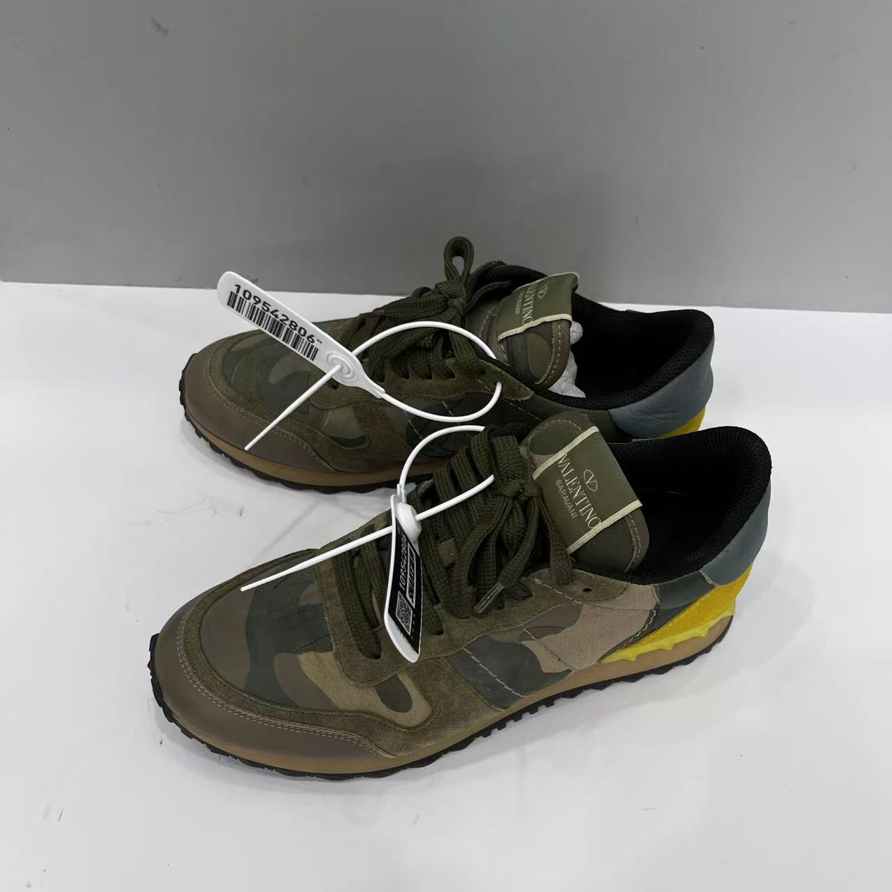 95新 Valentino/华伦天奴 39码 250 低帮 跑鞋