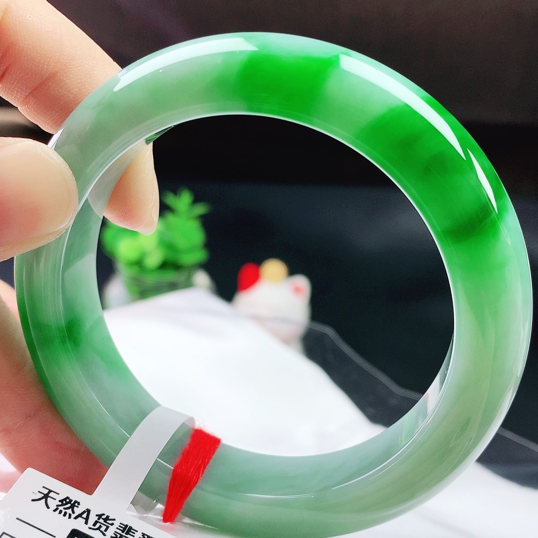 未镶嵌手镯翡翠54轮胎辣绿