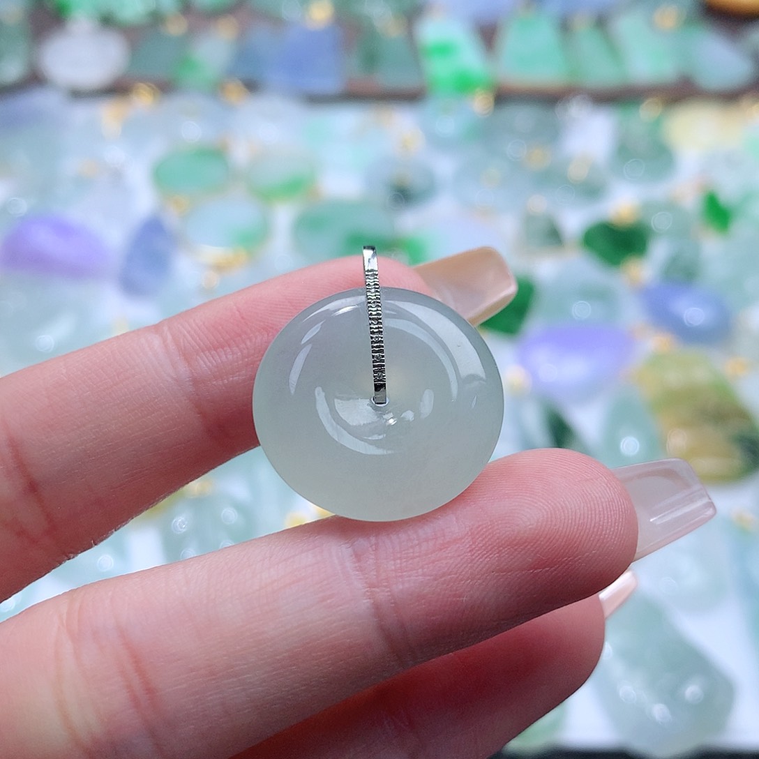 翡翠颈饰未镶嵌梅*翡翠