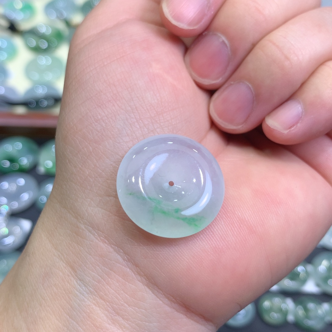 翡翠颈饰未镶嵌平安扣